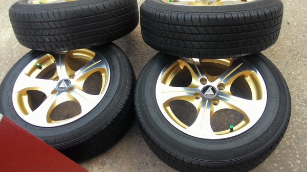 ขายแม็กขอบ 15 พร้อมยาง 4รู100