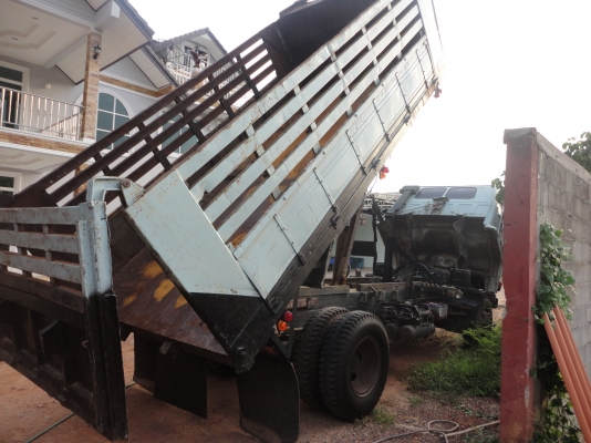 ขายรถบรรทุก 6 ล้อดั้มพ์ ISUZU ROCKY 195 นางฟ้า ห้างแท้ลดราคาเหลือ 680000 ขายรถบรรทุก 6 ล้อดั้มพ์ ISUZU ROCKY 195 นางฟ้า ห้างแท้ลดราคาเหลือ 680000