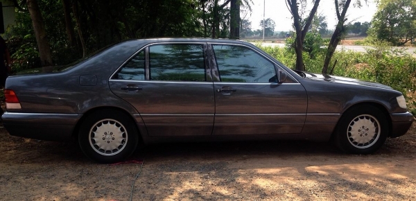**450,000 บ.ต่อรอง**ขาย รถเก๋งสวยๆ MERCEDES BENZ S-CLASS S320 ปี40 เครื่องเดิมมเกียร์เดิม ติดLPG ถังโดนัท(ลงเล่ม) เครื่องแรง แน่นๆ ไม่มีเยิ้ม ช่วงล่างหนึบ หน้า-หลังเดิมๆ ภายในเก๋งโอ่อ่า สวยหรูหรา FULL OPTION ล้อแม็กสวย ยางสวยเต็ม เช็คศูนย์ตลอด สีสันเงาวาว