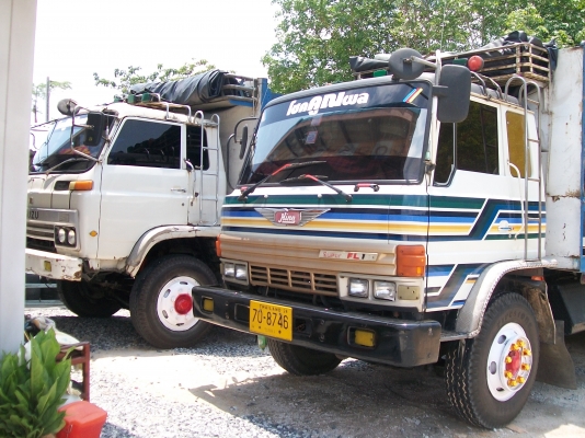HINO F18 แท้ สภาพสวยมาก เครื่อง  HO7C  185 แรง กระบะพื้นเรียบ สภาพสวย แอร์เย็นช่ำ คัสซีสวยทั้งเส้น ยางเต็ม 10 เส้น