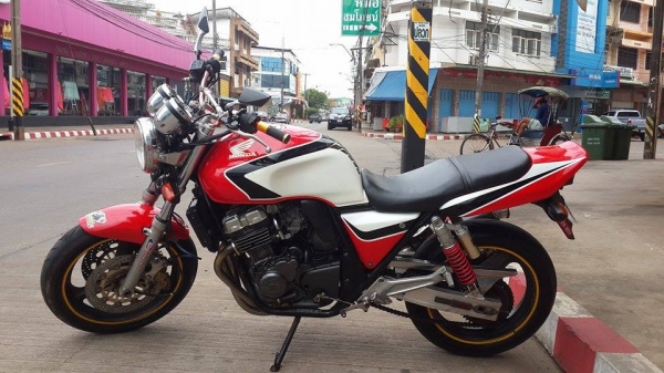 ขายคับ CB400 SUPERFOUR 400 CC ปี1993 เอกสาร อินวอยส์แท้ ปั๊มเบรคหน้าหลัง BREMBOคับ สวยๆเลยคับ ราคา 49500 บาท สนใจติดต่อ 081-0578282 ส่งได้ทั่วไทยคับ POP BIGBIKE SAKONNAKHON