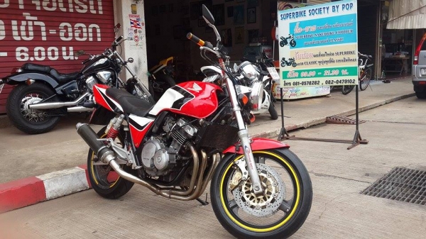 ขายคับ CB400 SUPERFOUR 400 CC ปี1993 เอกสาร อินวอยส์แท้ ปั๊มเบรคหน้าหลัง BREMBOคับ สวยๆเลยคับ ราคา 49500 บาท สนใจติดต่อ 081-0578282 ส่งได้ทั่วไทยคับ POP BIGBIKE SAKONNAKHON