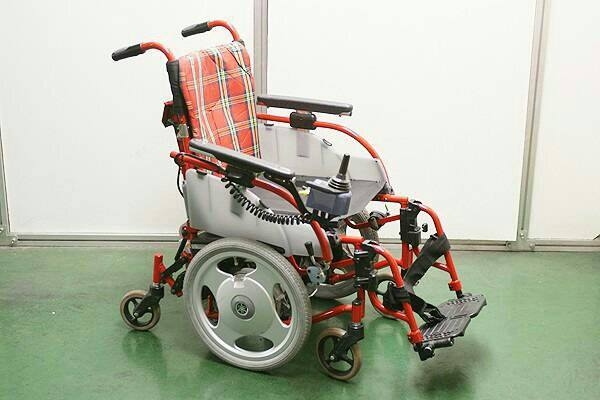 รถเข็นไฟฟ้ายี้ห้อยามาฮ่า มือสอง2สภาพ95\% น้ำหนักเบารวมหมด22กิโล พับเก็บขึ้นท้ายรถได้สบาย สนใจติดต่อเบอร์0843276941