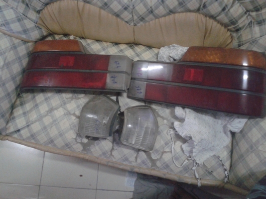 ไฟท้ายคู่800ไฟมุมคู่200 ของมาสด้า626ปี85 รับซื้อรถเก่าทุกชนิดมีรถยกเองทุกที