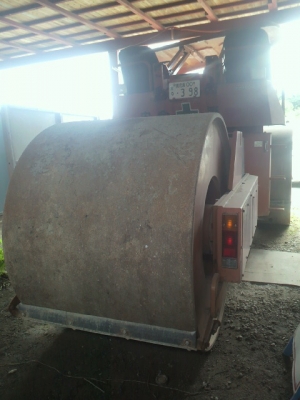 รถบดถนนสามล้อเหล็ก R2