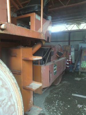 รถบดถนนสามล้อเหล็ก R2