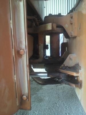 รถบดถนนสามล้อเหล็ก R2