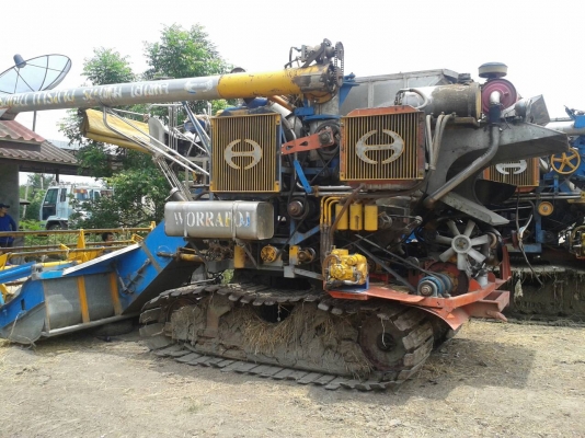 ขายรถเกี่ยวข้าววรพจน์การช่าง