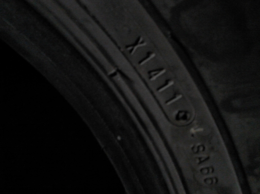 235/70R15  DUNLOP GRANTREK   มี  2  เส้น TEL.081-427-3941