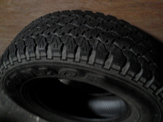 235/70R15  DUNLOP GRANTREK   มี  2  เส้น TEL.081-427-3941