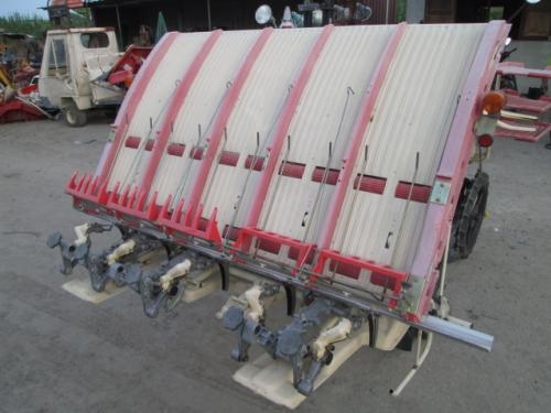 รถปลูกข้าวดำนาแบบนั่งขับ!!! รหัสสินค้า : 13001262  ยี่ห้อ : YANMAR รุ่น : APR5G