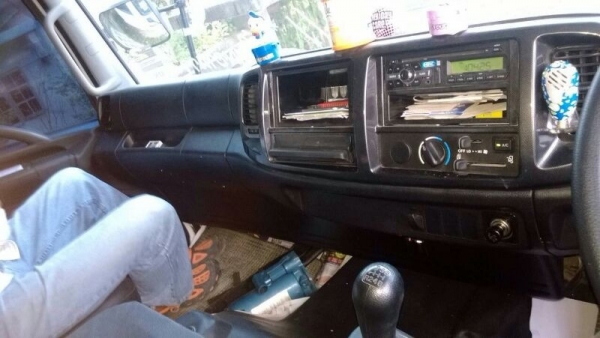 รถฮีโน่ 6 ล้อดั้ม 220 แรงม้า. ปี 56  ( รถวิ่ง 1x,xxx กม. )  สนใจติดต่อ 081 - 6079515