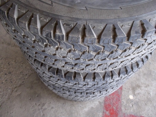 ขายยาง 31x10.5x15  GOODYEA  ปี11  4เส้น ดอกสวยไม่เป็นบั้ง