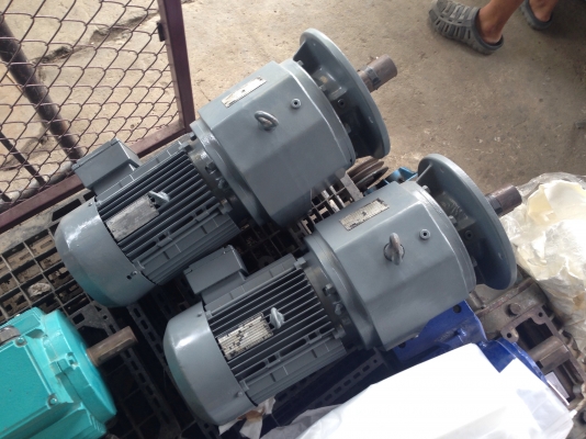 ขายมอเตอร์เกียร์หน้าแปลน SEW ขนาด 5.5 HP. 380 V อัตราทด 1:35 สภาพสวย วิ่งนิ่ม พร้อมใช้งาน มี 2 ตัวครับ