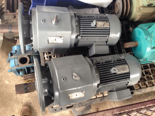ขายมอเตอร์เกียร์หน้าแปลน SEW ขนาด 5.5 HP. 380 V อัตราทด 1:35 สภาพสวย วิ่งนิ่ม พร้อมใช้งาน มี 2 ตัวครับ