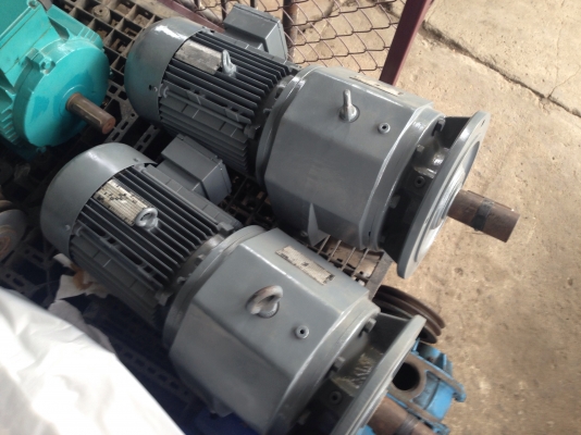 ขายมอเตอร์เกียร์หน้าแปลน SEW ขนาด 5.5 HP. 380 V อัตราทด 1:35 สภาพสวย วิ่งนิ่ม พร้อมใช้งาน มี 2 ตัวครับ