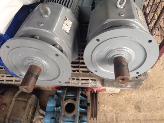 ขายมอเตอร์เกียร์หน้าแปลน SEW ขนาด 5.5 HP. 380 V อัตราทด 1:35 สภาพสวย วิ่งนิ่ม พร้อมใช้งาน มี 2 ตัวครับ