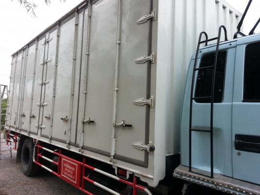 ขาย 6 ล้อยาว 7.20 ม.  ISUZU Rocky นางฟ้า รถห้างแท้ FTR 195 แรงม้า ตู้แห้ง 10 บาน  มีงานประจำให้วิ่งรับเงินเดือนต่อเดือน รถสวยแน่นอนเอาไปวิ่งงานได้ทันที มีงานประจำให้วิ่งรับเงินเดือนต่อเดือน เดือนหนึ่งยอดรับบก่อนหักค่าใช้จ่าย 150,000-170,000 บาท งานใช้คนขั