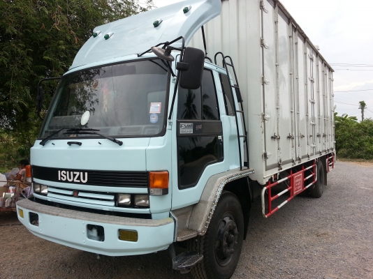 ขาย 6 ล้อยาว 7.20 ม.  ISUZU Rocky นางฟ้า รถห้างแท้ FTR 195 แรงม้า ตู้แห้ง 10 บาน  มีงานประจำให้วิ่งรับเงินเดือนต่อเดือน รถสวยแน่นอนเอาไปวิ่งงานได้ทันที มีงานประจำให้วิ่งรับเงินเดือนต่อเดือน เดือนหนึ่งยอดรับบก่อนหักค่าใช้จ่าย 150,000-170,000 บาท งานใช้คนขั