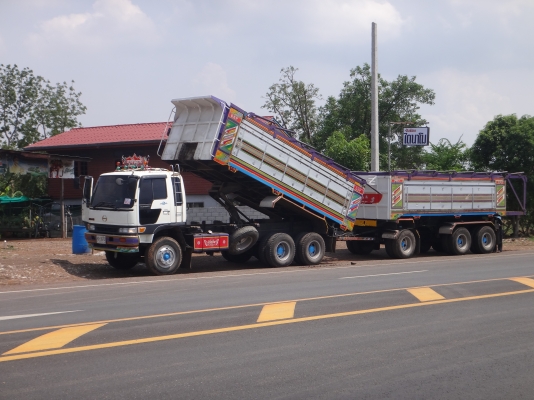 ขายรถบรรทุก  22  ล้อ  ซูโม่  227 เครื่องยนต์  อีซูซุ  6WA-1 360  เทอร์โบอินเตอร์คูลเลอร์ ช่วงล่าง 240  หัวเก๋งเปลี่ยนใหม่ แม่ลูกดั้มอะลูมิเนียม อู่ซุ่นชัย  นครปฐม  ราคา  1,800,000  บาท  สนใจติดต่อด่วน