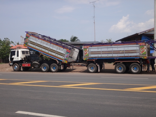 ขายรถบรรทุก  22  ล้อ  ซูโม่  227 เครื่องยนต์  อีซูซุ  6WA-1 360  เทอร์โบอินเตอร์คูลเลอร์ ช่วงล่าง 240  หัวเก๋งเปลี่ยนใหม่ แม่ลูกดั้มอะลูมิเนียม อู่ซุ่นชัย  นครปฐม  ราคา  1,800,000  บาท  สนใจติดต่อด่วน