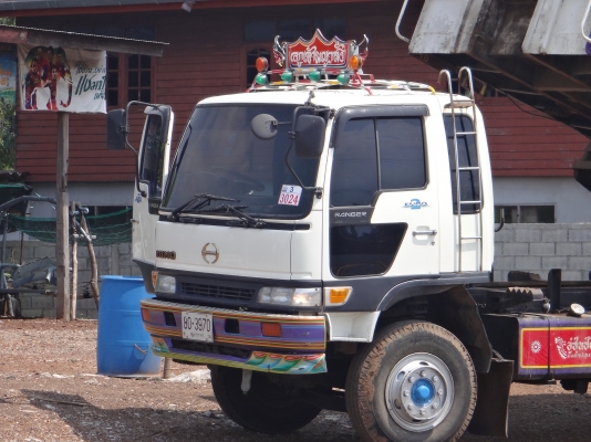 ขายรถบรรทุก  22  ล้อ  ซูโม่  227 เครื่องยนต์  อีซูซุ  6WA-1 360  เทอร์โบอินเตอร์คูลเลอร์ ช่วงล่าง 240  หัวเก๋งเปลี่ยนใหม่ แม่ลูกดั้มอะลูมิเนียม อู่ซุ่นชัย  นครปฐม  ราคา  1,800,000  บาท  สนใจติดต่อด่วน