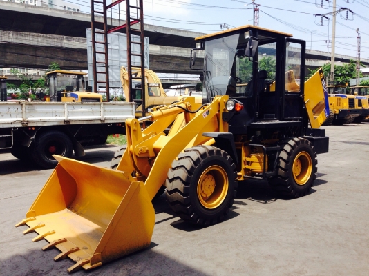 รถตักมือ1ยี่ห้อSEM ผลิตใต้แบรนด์ CATERPILLAR ใช้ทนราคาไม่แพง สนใจขนาดเท่าไหร่โทรเลยค่ะ 094-5543017 เจี๊ยบMTS