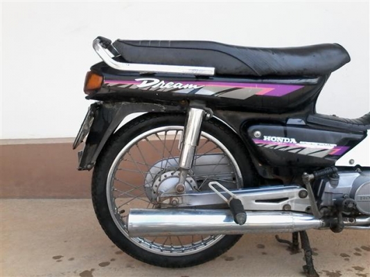 ขายดรีมทูทะเบียนพร้อมโอนเครื่องดีพอใช้เอาไปเก็บอีกนิดหน่อยรถปี 36 ทะเบียนขาดปี 48 ขาย 7900 บาท