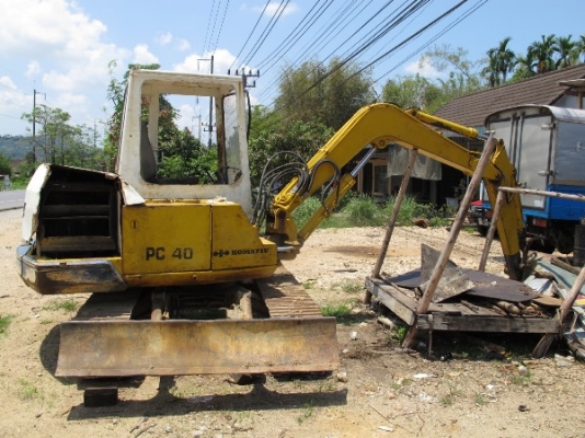 รถแบคโฮ Komatsu PC40-3