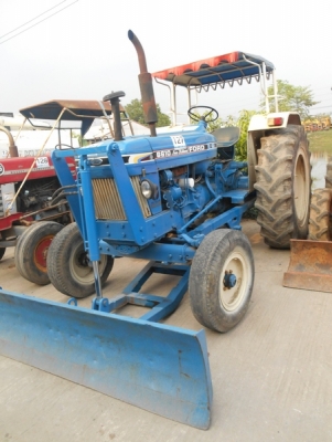 3 พ.ค 57 ยิ่งใหญ่กว่าเดิม งานประมูลเครื่องจักรกลการเกษตรมือสองที่ใหญ่ที่สุด