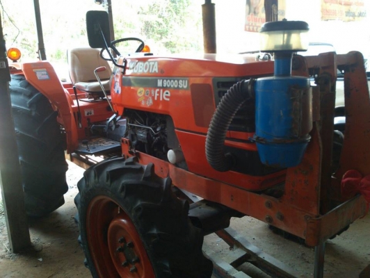 รถไถคูโบต้า m9000  อุปกรณ์ตัวดันหน้าฐานหก  พร้อมใช้งาน