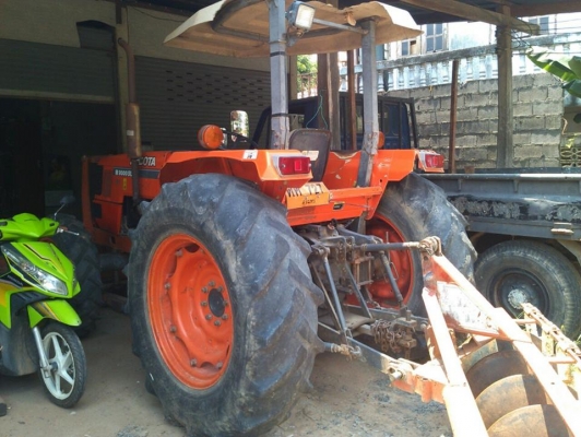 รถไถคูโบต้า m9000  อุปกรณ์ตัวดันหน้าฐานหก  พร้อมใช้งาน