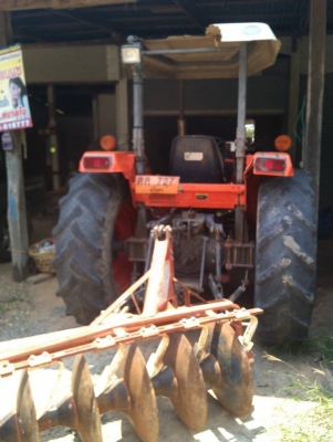 รถไถคูโบต้า m9000  อุปกรณ์ตัวดันหน้าฐานหก  พร้อมใช้งาน