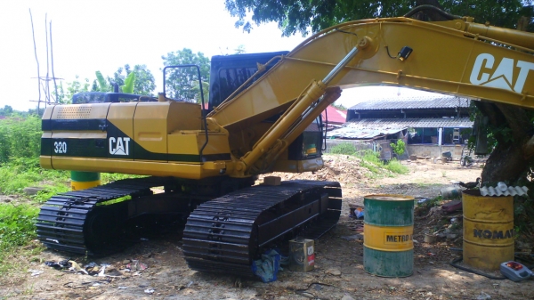 รถแบ๊คโฮ แค๊ต 320 วี 1 มีลายแย๊กซ์ รถเก็บสวยใหม่ทั้งคัน มีทะเบียนครบ