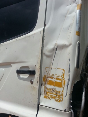 รถฮีโน่ 6 ล้อดั้ม  175 แรงม้า. ปี 52  สนใจติดต่อ 081 - 6079515