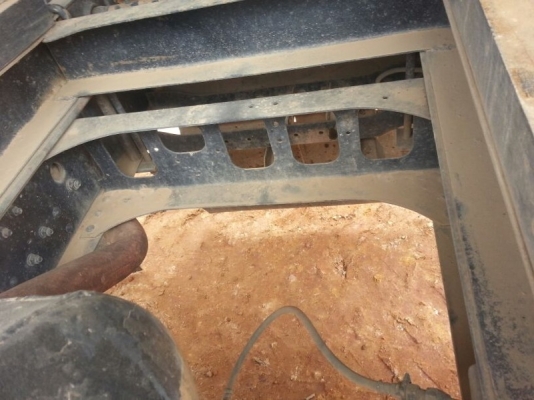 รถฮีโน่ 6 ล้อดั้ม  175 แรงม้า. ปี 52  สนใจติดต่อ 081 - 6079515