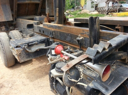 รถฮีโน่ 6 ล้อดั้ม  175 แรงม้า. ปี 52   ( รถวิ่ง 82,xxx กม. )   สนใจติดต่อ 081 - 6079515