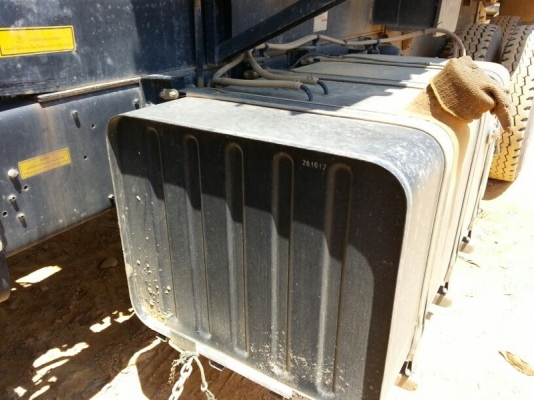 รถฮีโน่ 6 ล้อดั้ม  175 แรงม้า. ปี 52   ( รถวิ่ง 82,xxx กม. )   สนใจติดต่อ 081 - 6079515