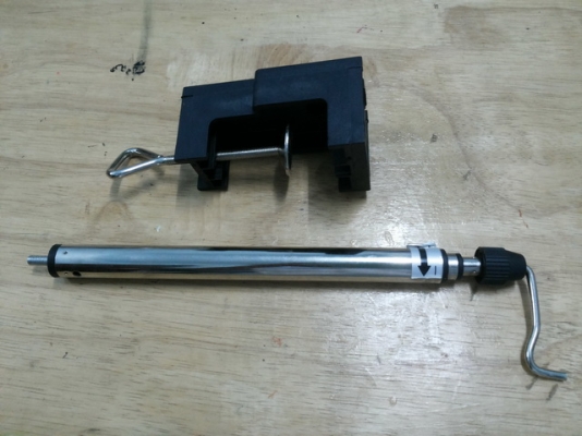 เจียร์มินิพร้อมสายอ่อน มีขาตั้งแขวนและดอกเจียร์แถมให้ด้วยครับ เจียร์มินิพร้อมสายอ่อน มีขาตั้งแขวนและดอกเจียร์แถมให้ด้วยครับ