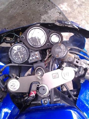 ขาย cbr400 ปี92 ทะบียน แฟริ่งตัว1000 ราคา55000บ.