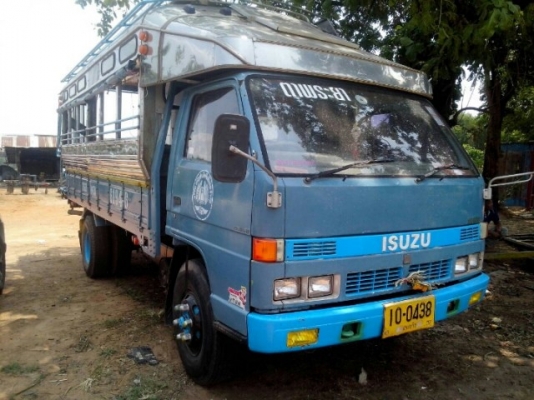 ขายรถโดยสารNPR110 แรง เครื่องดี แคชซีสวย ยาง 825ขอบ16 เอกสารพร้อมโอน