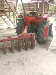 **350,000 บ.ต่อรอง**ขายรถไถ2เพลา 4DW สภาพสวยๆ KUBOTA L3608 เครื่องเดิมปั้มเดิม แรงดีไม่มีเยิ้ม เกียร์ดีไม่หลุด ใช้งานน้อย 1,1xx ชั่วโมง ช่วงล่างแน่น ระบบไฮฯใช้งานปกติไม่มีแตก ไม่มีรั่ว สีสันสวย ยางดี4เส้น พร้อมอุปกรณ์ 2 ชิ้น ใบดัน หางพรวน7 สภาพดี พร้อมใช้