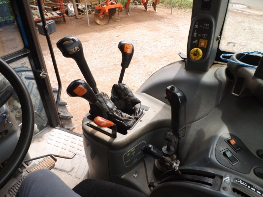 ขายรถแทรกเตอร์ new holland ts110 สภาพสวยพร้อมใช้งาน