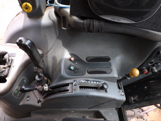 ขายรถแทรกเตอร์ new holland ts110 สภาพสวยพร้อมใช้งาน ขายรถแทรกเตอร์ new holland ts110 สภาพสวยพร้อมใช้งาน