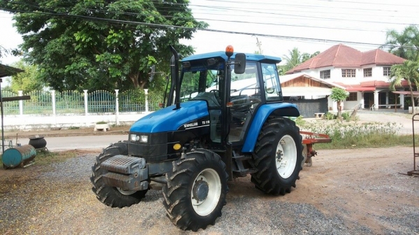 ขายรถแทรกเตอร์ new holland ts110 สภาพสวยพร้อมใช้งาน ขายรถแทรกเตอร์ new holland ts110 สภาพสวยพร้อมใช้งาน