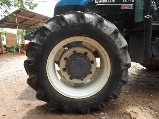 ขายรถแทรกเตอร์ new holland ts110 สภาพสวยพร้อมใช้งาน ขายรถแทรกเตอร์ new holland ts110 สภาพสวยพร้อมใช้งาน