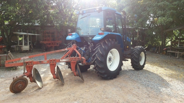 ขายรถแทรกเตอร์ new holland ts110 สภาพสวยพร้อมใช้งาน ขายรถแทรกเตอร์ new holland ts110 สภาพสวยพร้อมใช้งาน