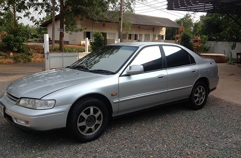 ขายรถยนต์ฮ้อนด้ามือสอง ปี1995 Honda Accord เกียร์ธรรมดา เครื่องเบนซิน 2200 CC สีบรอนซ์