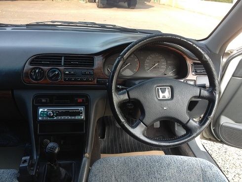 ขายรถยนต์ฮ้อนด้ามือสอง ปี1995 Honda Accord เกียร์ธรรมดา เครื่องเบนซิน 2200 CC สีบรอนซ์