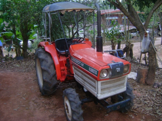 ขายรถไถคูโบต้า L2202DT  พร้อมอุปกรณ์ ผานพวงและ โรตาลี่